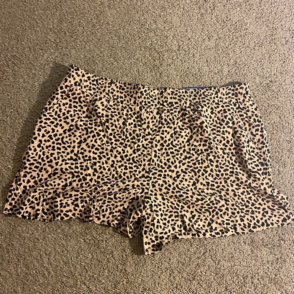 NWT Women’s midrise leopard print shorts